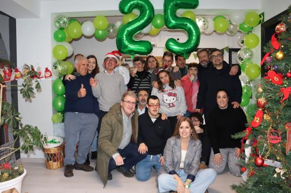 Imagen de la noticia:El delegado territorial visita a los usuarios del centro ocupacional para la atención de personas con discapacidad psíquica ...