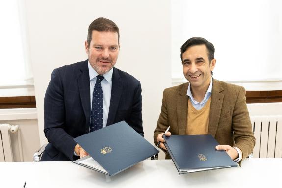 Imaxe da nova:López Campos e o alcalde de Ferrol asinan un convenio por valor de 250.000€ para converter o Centro Torrente Ballester no museo da ...