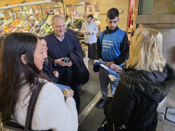 Imaxe da nova:A Xunta leva ao mercado de Pontevedra a campaña para reducir o desperdicio alimentario durante o Nadal