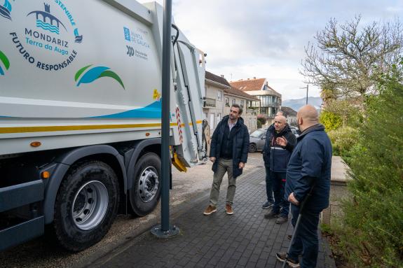 Imagen de la noticia:La Xunta apoya al Ayuntamiento de Mondariz en la adquisición de un camión destinado a la recogida de residuos