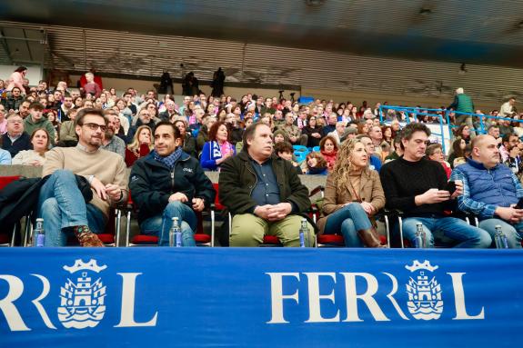 Imagen de la noticia:Diego Calvo asiste al derbi de la liga femenina de baloncesto entre el Baxi Ferrol y el Ensino Lugo