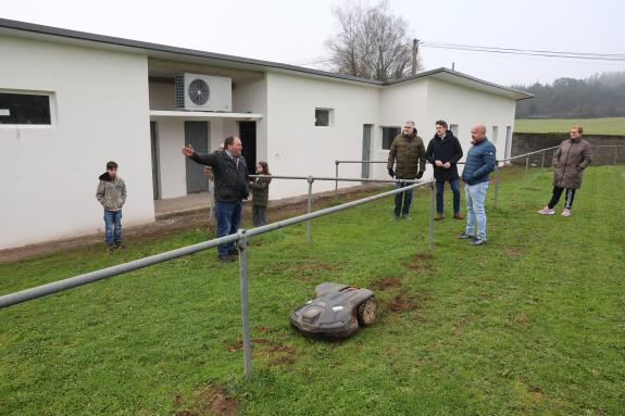 Imagen de la noticia:La Xunta destina 60.000 euros a mejorar la eficiencia energética en las instalaciones del campo de fútbol de Pacios, en Bego...