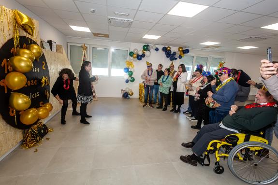 Imaxe da nova:La Xunta asiste a la fiesta de fin de año de Amicos y destaca sus 25 años de trabajo en favor de la plena inclusión de las personas...