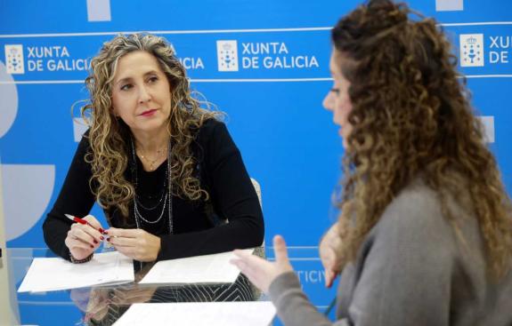 Imaxe da nova:Aneiros analiza coa xerente do GALP A Mariña-Ortegal os proxectos aprobados coas axudas das estratexias de desenvolvemento local pa...