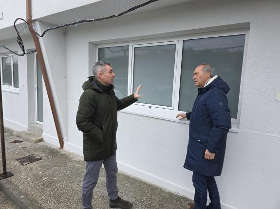 Imagen de la noticia:Dozón mellora a eficiencia enerxética do edificio destinado a alugueiro social grazas a unha achega da Xunta de 120.000 euro...