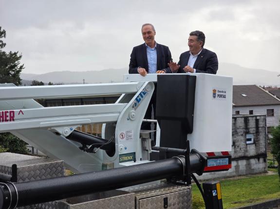 Imaxe da nova:A Xunta financia con máis de 30.000 euros a adquisición dun vehículo con plataforma elevadora para tarefas medioambientais no conce...