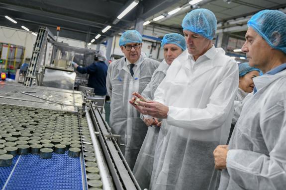 Imagen de la noticia:Rueda destaca a Jealsa como símbolo de la Galicia innovadora, competitiva y comprometida y pone en valor su continuidad en B...