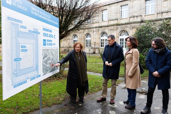 Imaxe da nova:Román Rodríguez presenta o proxecto de cambio de cuberta do Instituto Plurilingüe Rosalía de Castro, no que a Xunta inviste case 70...
