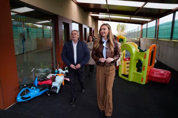 Imaxe da nova:A Xunta destinará 30.000 euros a cubrir o patio exterior e a dotar dun almacén á escola infantil pública autonómica de Carral