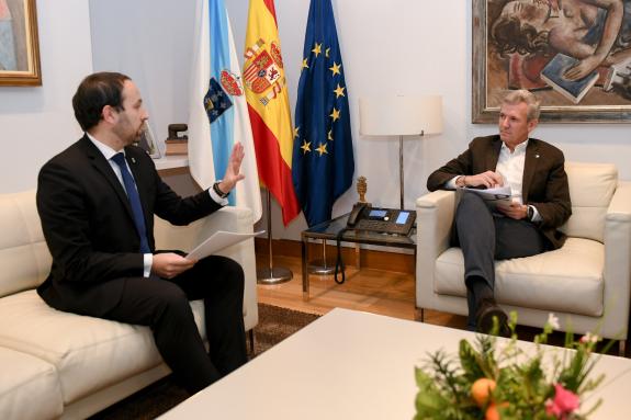 Imagen de la noticia:Rueda aborda con el alcalde de Lousame posibles mejoras viarias en la localidad