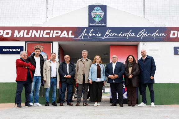 Imagen de la noticia:Rueda destaca la reforma del campo municipal de fútbol de Salvaterra de Miño como ejemplo de colaboración entre administraci...