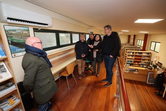 Imaxe da nova:Belén do Campo destaca que a Xunta impulsa a eficiencia enerxética na biblioteca e na sala museo da Casa da Cultura de Corcubión me...