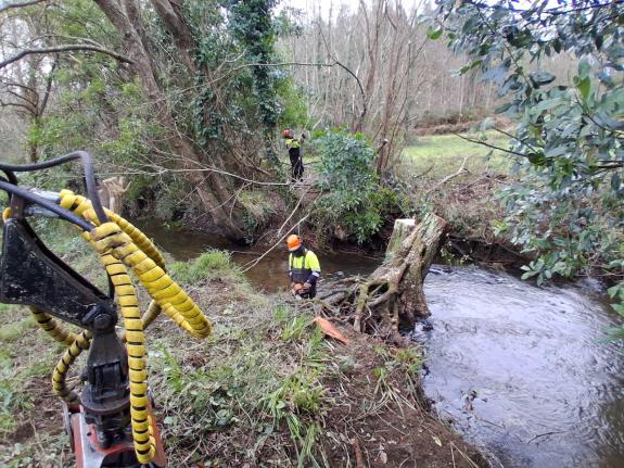 Imaxe da nova:A Xunta realiza labores de conservación fluvial en máis de 3,3 quilómetros no rego de San Vicente, en Valdoviño