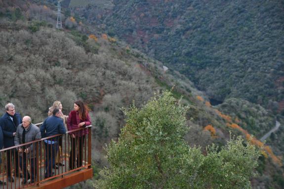 Imaxe da nova:María José Gómez lembra o compromiso da Xunta cos viticultores da Ribeira Sacra cunha nova convocatoria para manter a paisaxe