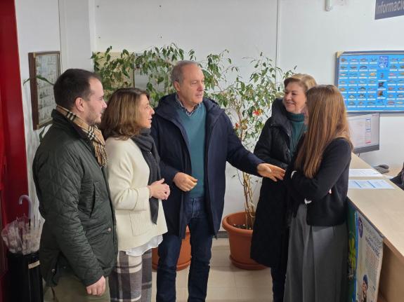 Imaxe da nova:Agustín Reguera visita as instalacións da delegación comarcal da Consellería do Mar en Vilagarcía de Arousa