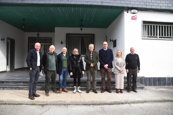 Imaxe da nova:Sanidade aborda co Clúster da Pizarra a posibilidade de realizar en Galicia as valoracións da silicose para evitar os desprazamento...