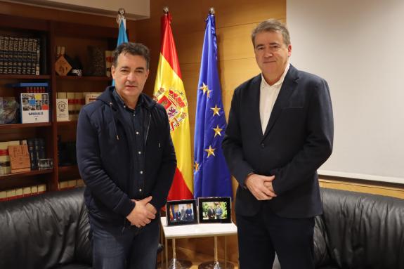 Imagen de la noticia:El delegado territorial de la Xunta en Ourense mantiene un encuentro de trabajo con el  alcalde de Pontedeva