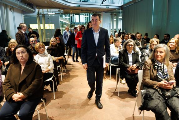 Imaxe da nova:A Xunta actualizará os currículos educativos e traballará coas empresas tecnolóxicas para blindar un uso seguro e responsable das f...