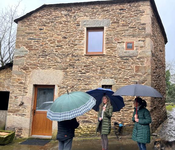 Imaxe da nova:Martina Aneiros anima ós propietarios particulares a solicitar as axudas da xunta para a corrección de impactos paisaxísticos a par...