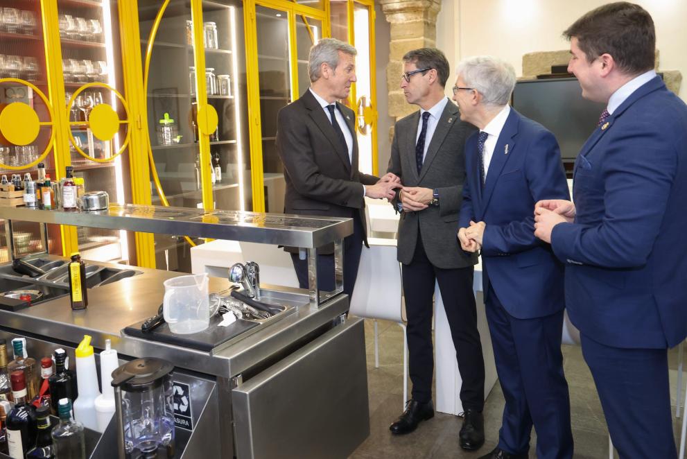 Imaxe 19 de 23 asociada á nova