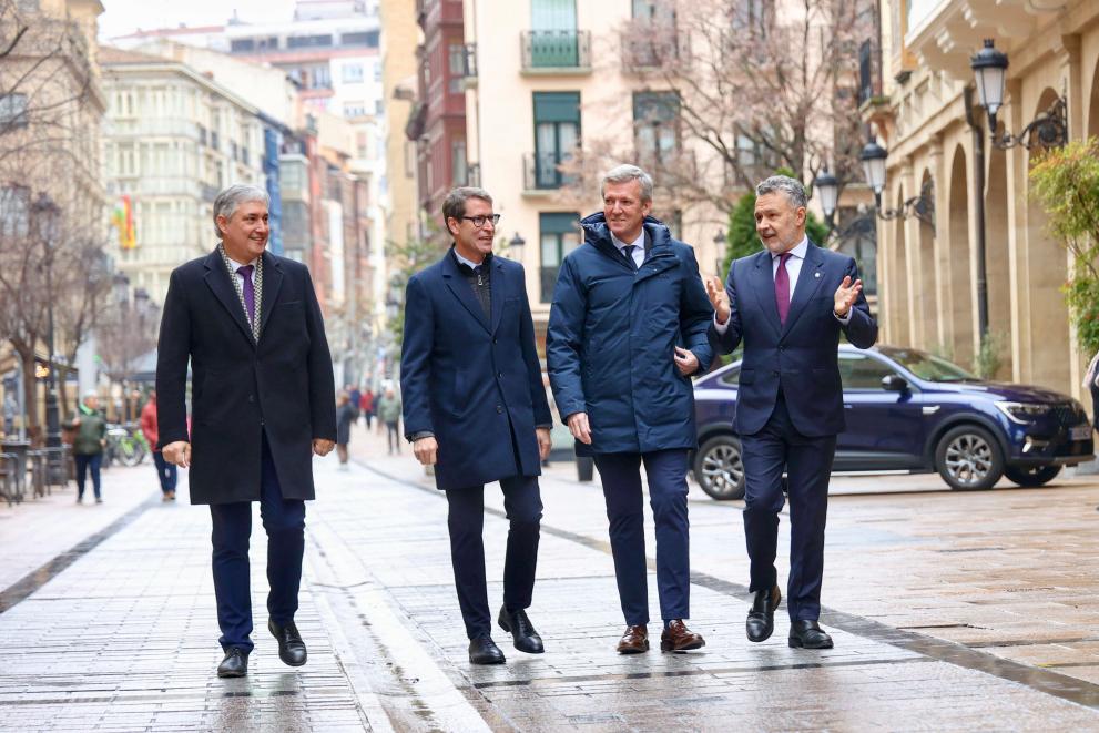 Imaxe 14 de 23 asociada á nova