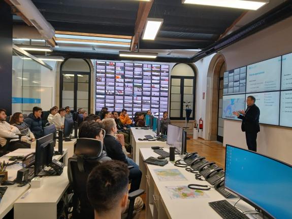 Imaxe da nova:Alumnos do IES da Terra Chá coñecen o Centro de Coordinación Central de loita contra incendios