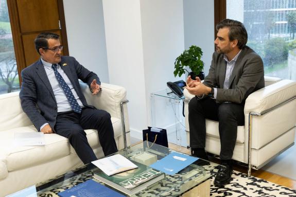 Imaxe da nova:Diego Calvo recibe ao novo cónsul honorario de Ucraína en Galicia