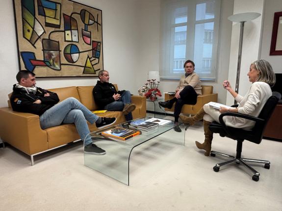 Imagen de la noticia:El director xeral de Relacións Exteriores e coa UE se reúne con representantes de la asociación Briegal