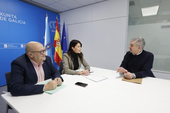 Imaxe da nova:A conselleira Allegue mantén unha reunión de traballo co alcalde de Dozón