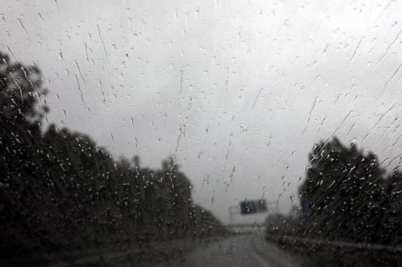 Imaxe da nova:A Xunta activa para mañá a alerta vermella por chuvia no interior de Pontevedra e laranxa en zonas da provincia de Ourense