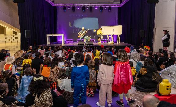 Imagen de la noticia:A Xunta celebra o entroido na Cidade da Cultura cun baile de estatuas inspirado en Asorey e un concerto tributo ao ‘Xabarín ...