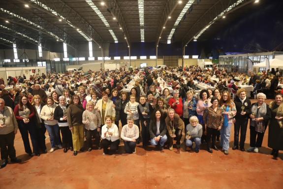 Imagen de la noticia:Ángeles Vázquez salienta o papel das asociacións de mulleres na defensa de intereses colectivos
