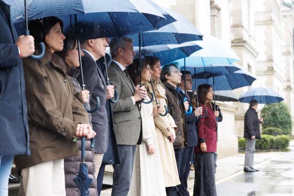 Imaxe da nova:A Xunta garda un minuto de silencio en sinal de repulsa polo crime machista cometido en Mos