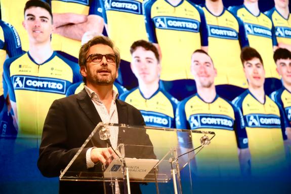 Imagen de la noticia:Diego Calvo asiste á presentación do equipo do club ciclista padronés Cortizo para esta tempada