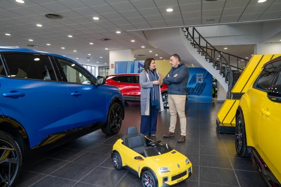 Imaxe da nova:Ana Ortiz destaca as vantaxes do plan Renova o teu Vehículo da Xunta para a compra de vehículos electricos ou de baixas emisións