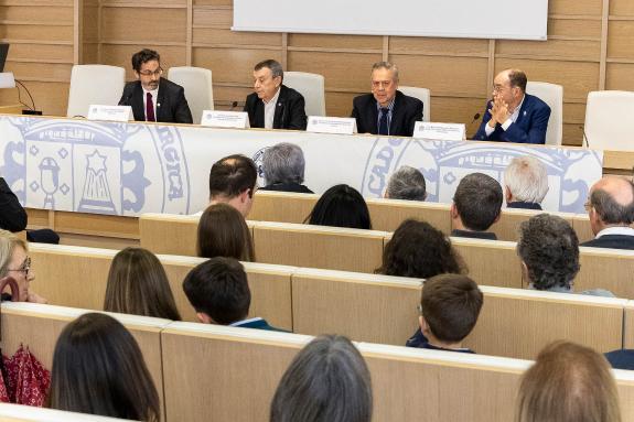 Imagen de la noticia:Gómez Caamaño subraya el trabajo para engrandecer la sanidad pública con mejoras que perciban profesionales y pacientes pese...