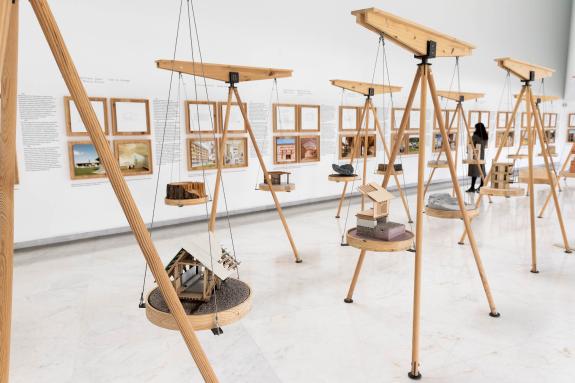 Imagen de la noticia:López Campos invita a la ciudadanía a conocer en el CGAC la exposición que representó a España en la Bienal de Arquitectura ...