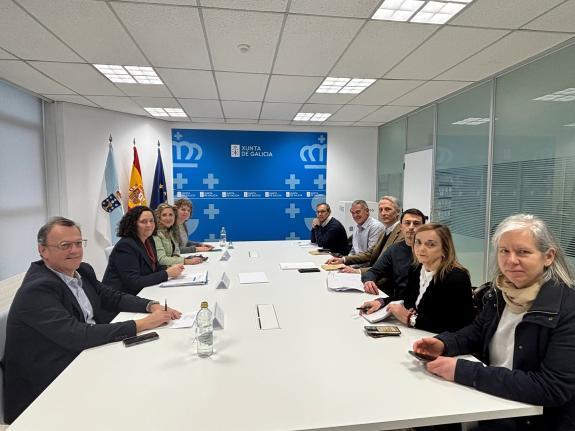 Imagen de la noticia:Belén do Campo y Martina Aneiros participan en una reunión de trabajo con los nuevos directores generales de la Consellería ...