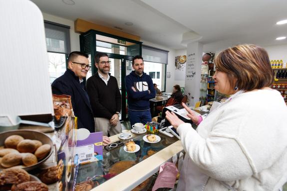 Imaxe da nova:A Xunta destaca o apoio ao labor integral do colectivo de autónomos cun investimento de 42 M€ dentro do seu papel como administraci...