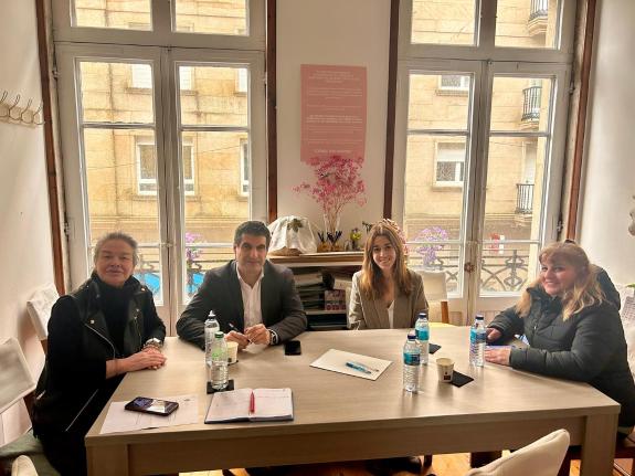 Imagen de la noticia:La Xunta analiza con la Federación gallega Euroconsumo aspectos de la futura Estrategia de protección de las personas consum...