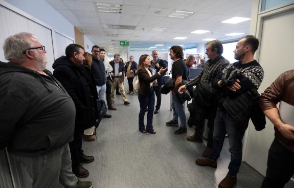 Imaxe da nova:Villaverde expón ante as confrarías da ría de Arousa os informes técnicos que avalan o punto de depósito dos áridos da dragaxe do L...