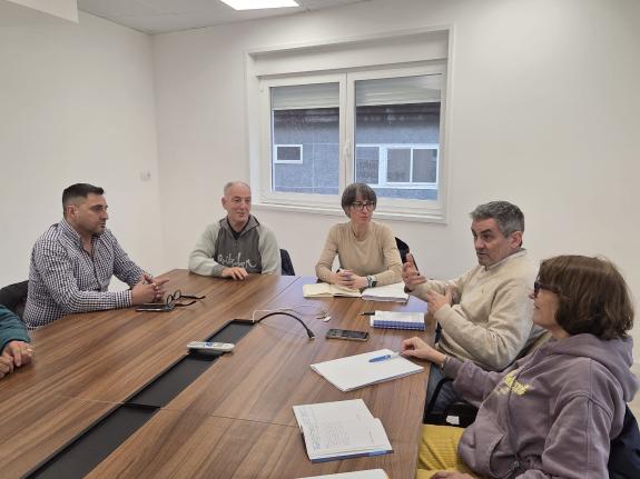 Imaxe da nova:A Xunta analiza coas confrarías da ría de Muros-Noia a situación dos bancos marisqueiros