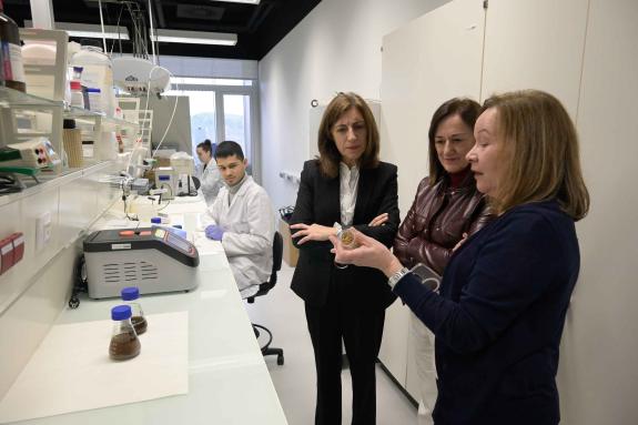 Imaxe da nova:Ángeles Vázquez salienta a importancia da I+D para avanzar na reutilización de residuos e consolidar un modelo de economía circular