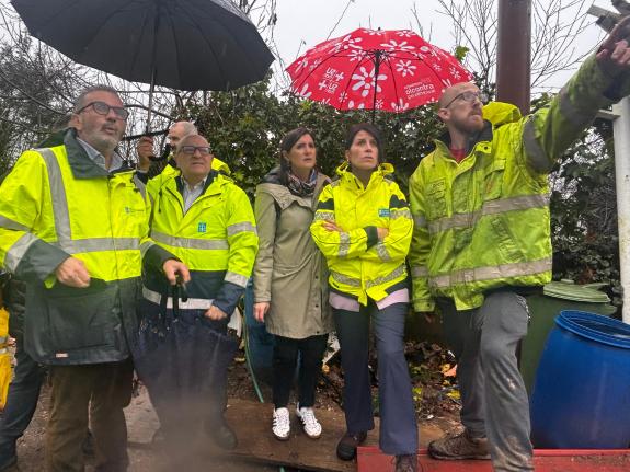 Imaxe da nova:A Xunta corta un carril da autovía do Morrazo AG-46 tras o deslizamento de terras en Xalde, en Moaña