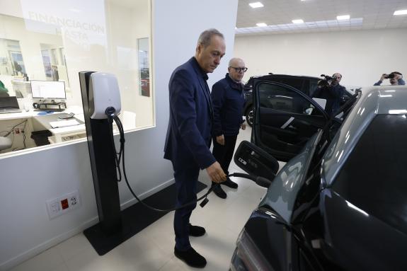 Imagen de la noticia:Siguen activas las ayudas de la Xunta de hasta 4.600 euros para la adquisición de vehículos eléctricos o de bajas emisiones