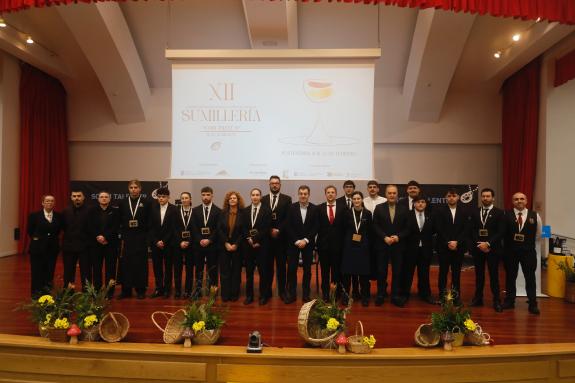 Imaxe da nova:Román Rodríguez eloxia o alto nivel do alumnado no certame de sumillería do CIFP Carlos Oroza
