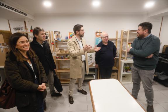 Imagen de la noticia:La Xunta anima a solicitar las ayudas a las personas trabajadoras autónomas que incluyen el Bono Remuda para garantizar el m...