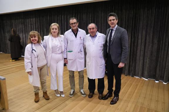 Imaxe da nova:Arias felicita ao equipo de investigación de ‘Minerais contra o cancro’, que expuxo hoxe no Hula as primeiras conclusións
