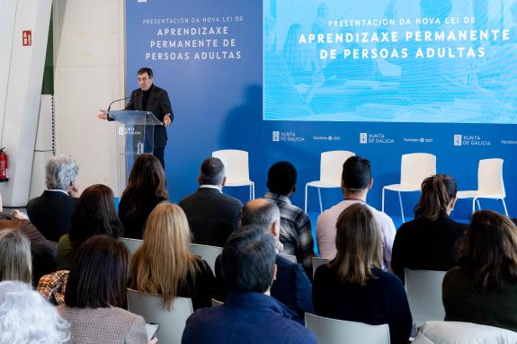 Imaxe da nova:A Xunta abre o prazo de recollida de achegas para elaborar a nova Lei de aprendizaxe permanente de persoas adultas