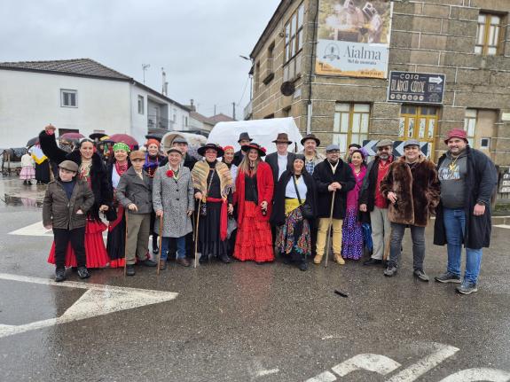 Imaxe da nova:El delegado territorial de la Xunta asiste al Luns Borralleiro correspondiente al Entroido de Laza